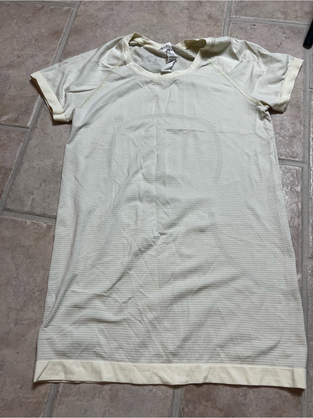 lululemon athletica Swiftly Tech Short Sleeve 2.0 Light Yellow